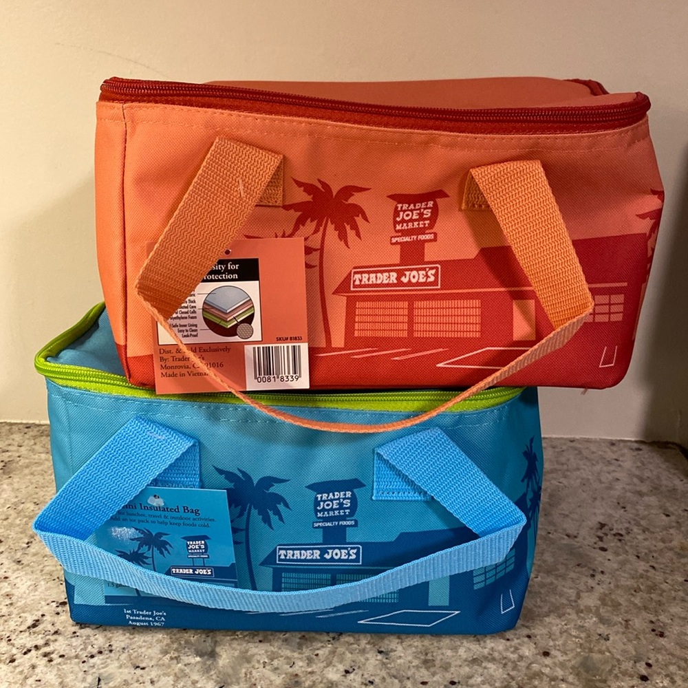 Summer 2025 Trader Joe’s mini insulated cooler tote—peach & blue